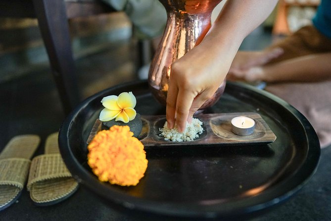 Body Massage Experience in Ubud Traditional Spa - Tea, fruit, and a useful shower afterward