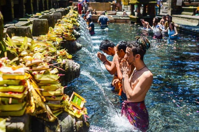 Celukan Bawang Day Tour (all-inclusive with optional option) - Lovina Beach and Singaraja’s Chinese temple