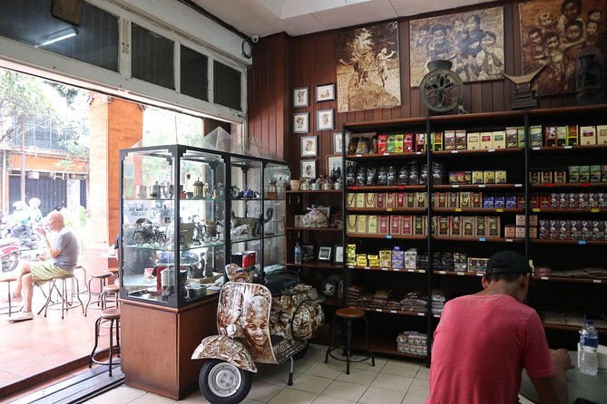 Denpasar City Food Tour (Day Tour) - The old cake shop and Indonesian sweets