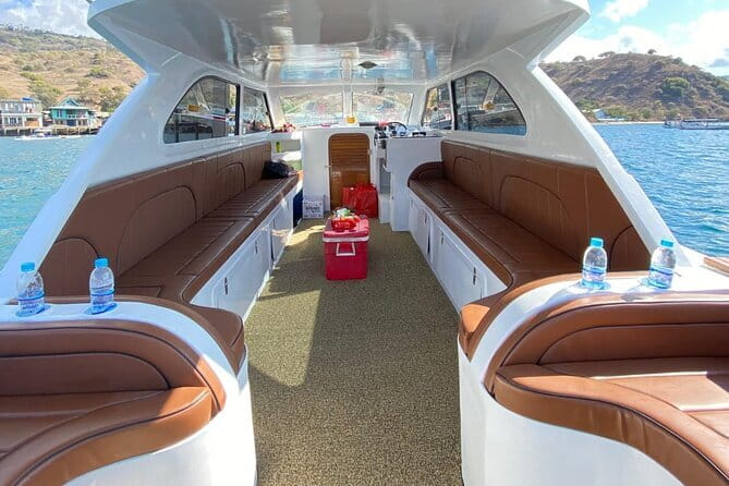 Early Morning Private Komodo Speedboat Tour - What lunch and the included gear mean