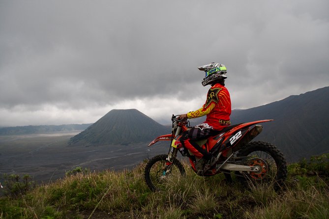 East Java Dirt Bike Tours - Learning the manual dirt bike before the route