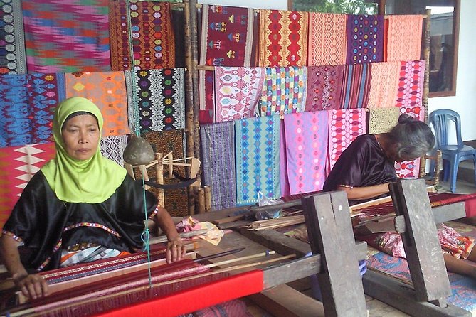 Excursions for Cruise Ship Passengers - Sukarara Village and the meaning of handwoven cloth