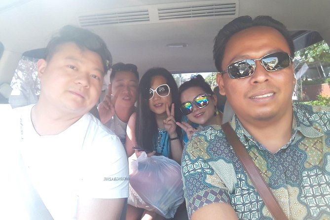 Experts Bali Driver : Best Bali Private Driver for Tour in Bali - Ubud sights, rice fields, and monkey trouble