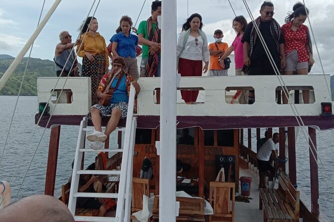 Explore Komodo and Swim with Whale Sharks - Food, cabins, and life onboard
