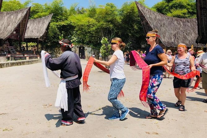 Explore North Sumatra : 7 Days Tour Adventure Package - Day 6: Batak culture and Samosir viewpoints