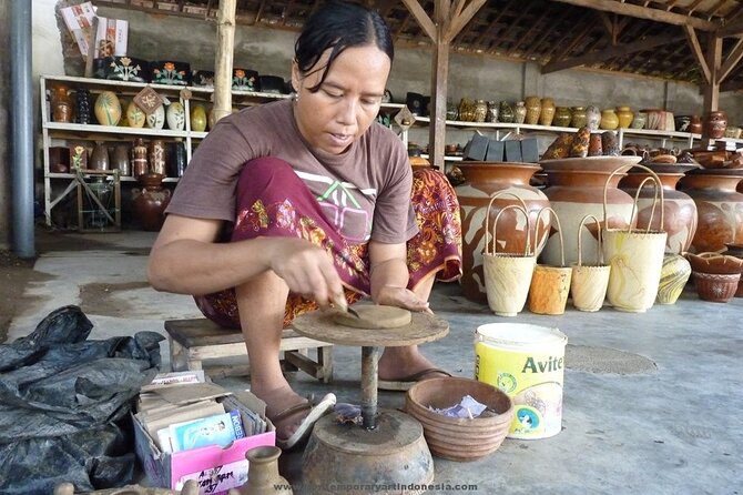 Explore Traditional Villages & to the South Coast - Sade: a traditional Sasak village visit