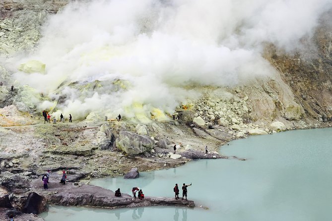 From Bali: 24-Hour Kawah Ijen Blue Flames, Dinner & Room - The sulfur mine and acidic crater lake