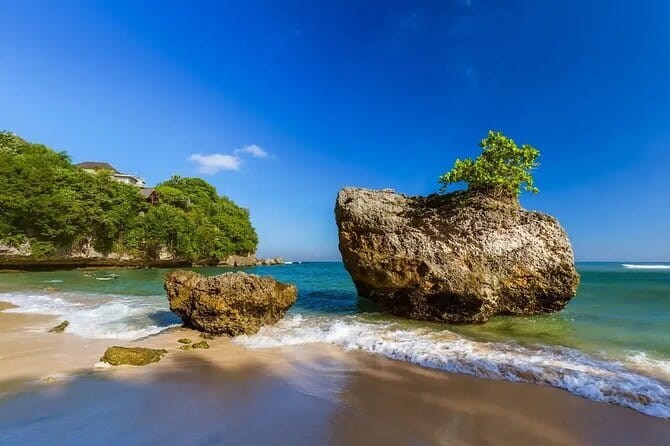 Full Day All Inclusive Tanah Lot and Uluwatu Sunset Tour - Two hours at Garuda Wisnu Kencana