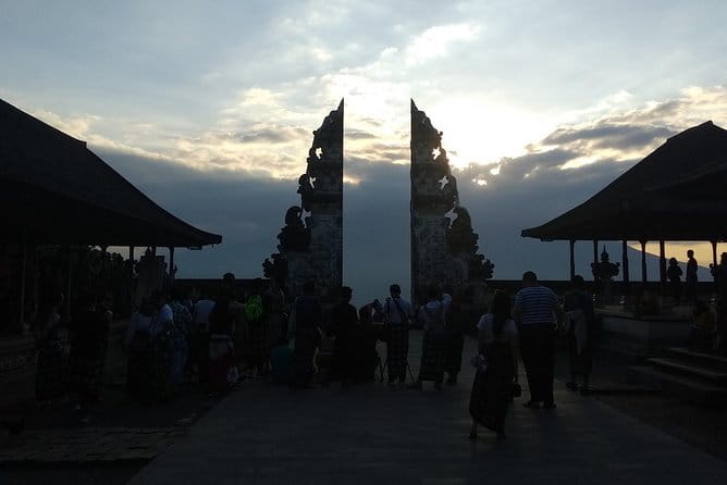 Full Day Car Charter - Adding Uluwatu, beaches, or southern Bali