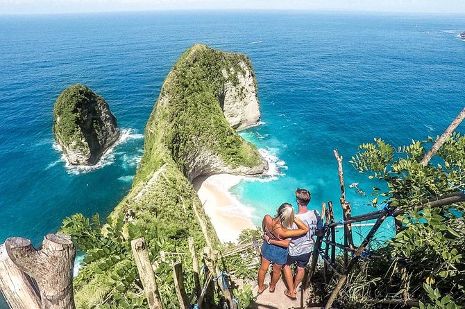 Full-Day Nusa Penida Island Private Tour with Local Guide - Finding your guide at Nusa Penida port