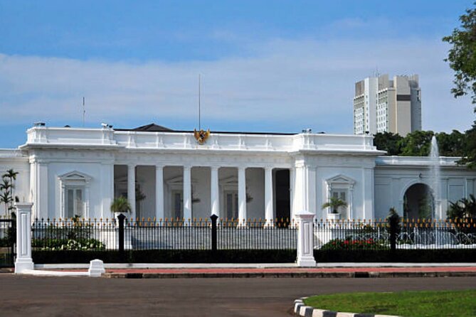 Full Day Private Jakarta Tour(Inc Lunch, Puppet show, & Souvenir) - Padang lunch at Simpang Raya
