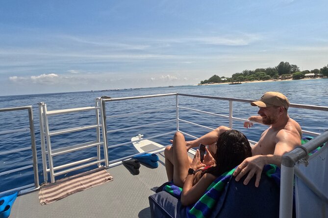 Gili Hai 3 Islands BBQ Cruise - First stop: Gili Meno’s underwater statues