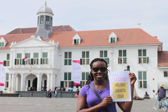 Half Day 4 Hours Jakarta City Tour - Selamat Datang Monument: a moving view of central Jakarta