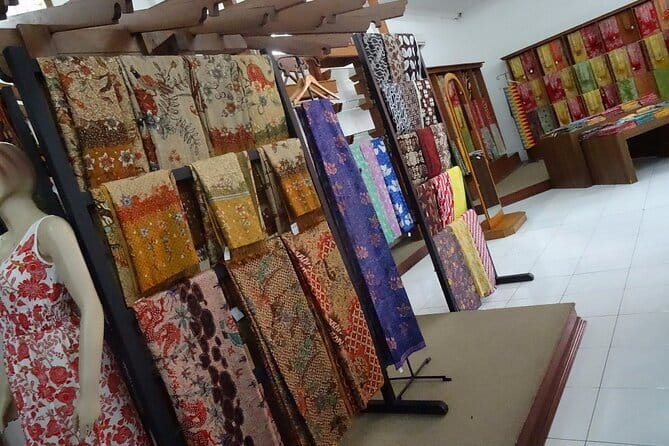 Half Day Bali Shopping Art Village Private Tour - Celuk Village and Bali’s silver craft