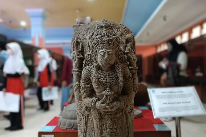 Half-Day Private Majapahit Historical Tour from Surabaya - Kedaton Temple and the palace ruins