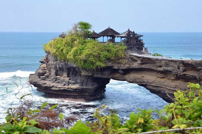 Half Day Tour: Tanah Lot Sunset & Taman Ayun Temple Included Entrance Ticket - The drive west and what the timing means