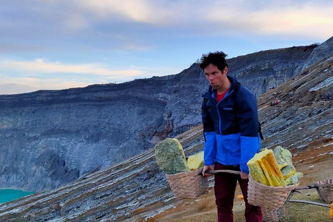 Ijen Blue Fire Trekking - The steep descent into the crater