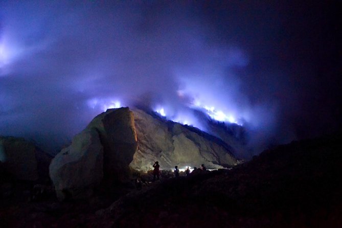 Ijen Crater Sharing Tour - The night drive and the walk toward Ijen’s crater