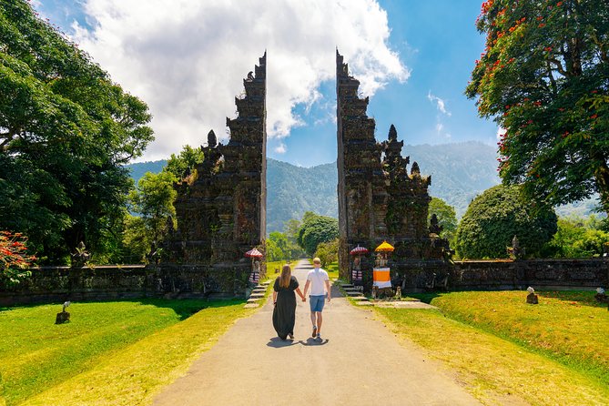 Instagram Tour in Bali: The Most Beautiful Spots - Ulun Danu Beratan Temple and its floating appearance