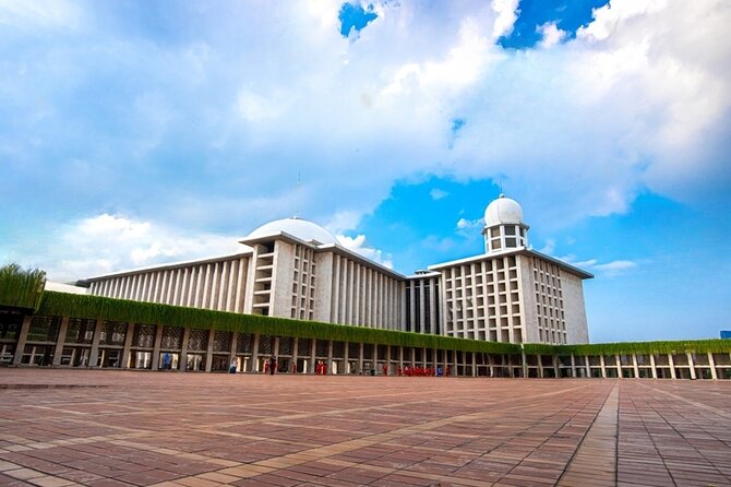 Jakarta Full-Day Highlights Tour with Transfer - Sunda Kelapa Harbor and Jakarta’s maritime past