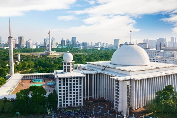 Jakarta Highlight Places with Multilingual Guide - Istiqlal Mosque and Jakarta Cathedral