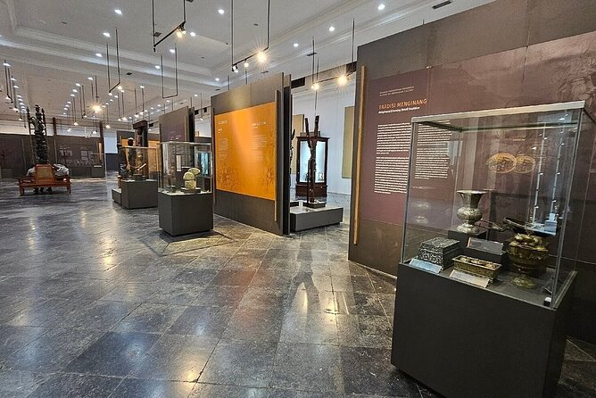 Jakarta: Miniature Park, National Museum & Traditional House Tour - The National Museum’s wider collection