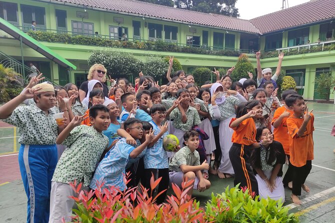 Jakarta Private City Tour with Obama School visit - Glodok Chinatown and Petak Sembilan Temple
