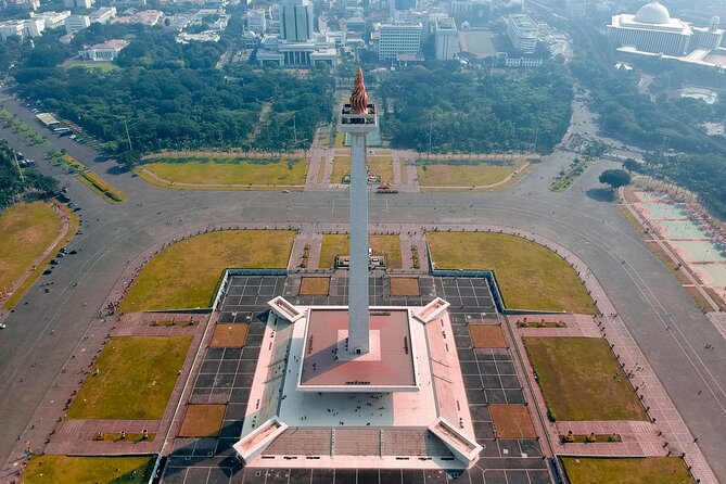 Jakarta Private Custom Walking Tour with A Guide - The guide’s role is the real reason to book
