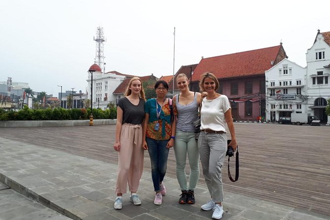 Jakarta Private Tour with local Guide & Lunch - The guide and driver shape the experience
