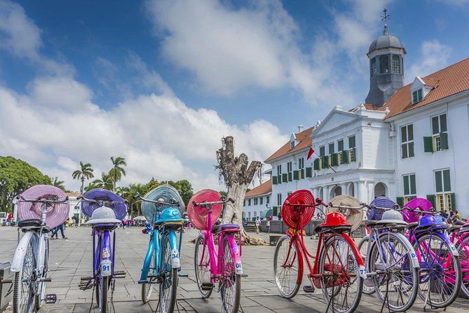 Jakarta Private Tour with local Guide & Lunch - Jakarta Old Town and Fatahillah Square