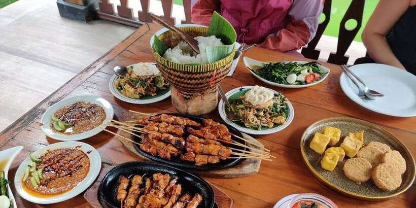 Jakarta: Volcano, Tea/Rice Fields, Hot Spring, Local Food - Key points at a glance