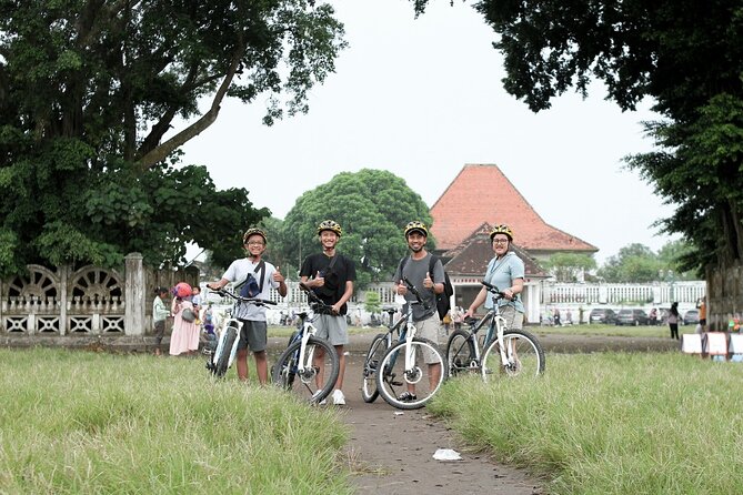 Jogja Hidden Gems - Cycling Tour - The Market Stop, Snacks, and Local Drinks