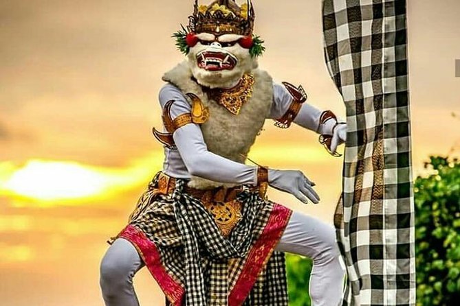 Kecak fire dance and uluwatu temple tour - free wifi - Uluwatu Temple and the Indian Ocean view