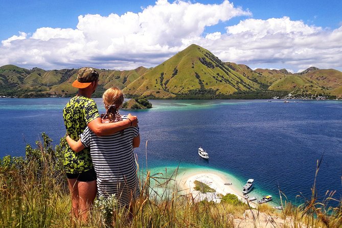 Komodo Tour 3D/2N Live on Board -Join Group Category-Share Cabin - Day one: Kelor Island and the Kalong sunset