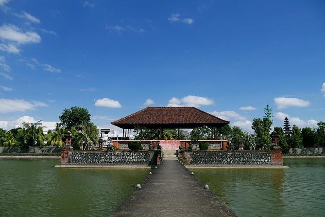 Lombok City Tour combination With Temple Tour - A short route through Lombok’s many identities