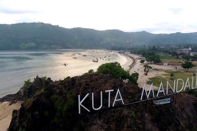 Lombok Sasak Culture Tour from Mataram - Lunch in Kuta comes before the beach