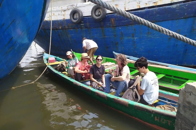 Look at Jakarta Local Experience Tour With Boating - MONAS, a national symbol rather than a tower visit