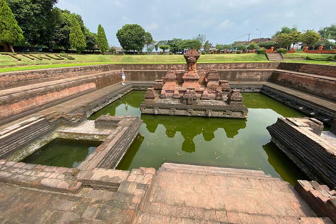 Majapahit Heritage Archaelogy tour via surabaya - What the private format changes