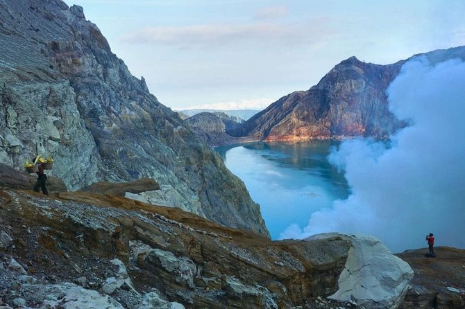 Mount Bromo & Ijen & Madakaripura Waterfall Tour (4D3N) - Hotel - Guides, drivers, and the value of private travel