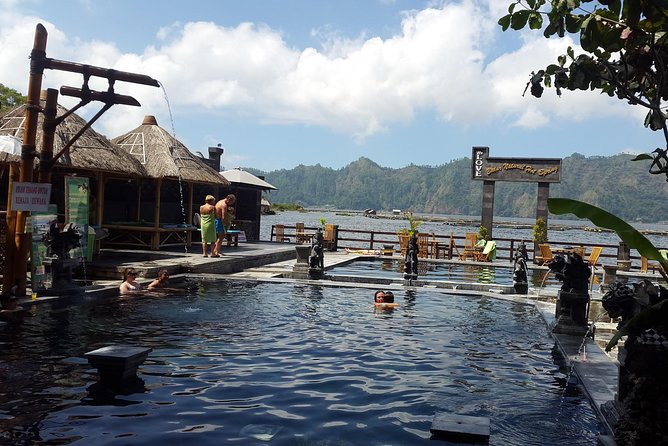 Mt Batur Sunrise, Breakfast & Natural Hot Springs - Waiting at the summit in the cold