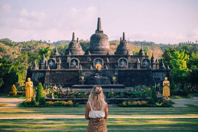 North Bali highlights: Buddhist temple, Waterfall & hot spring - How the private guide changes the day