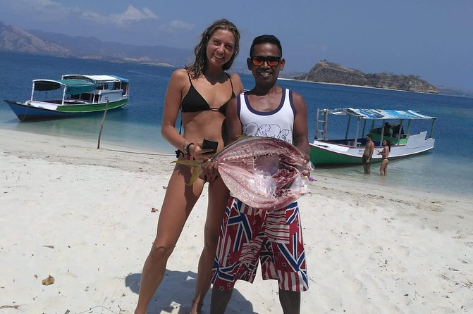 Pauls Flores Tour Labuan Bajo to Ende Flores Land Tour inland by Car 6 Days - Day 4: Riung’s islands, snorkeling, and a beach barbecue