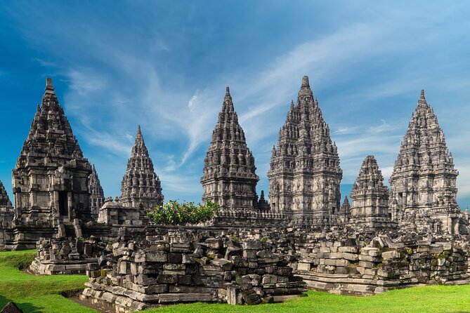 Prambanan Temple and Ramayana Ballet Show (VIP Seat with dinner) - The sunset pause and temple photography