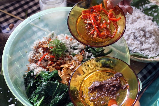 PRIVATE Authentic Balinese Cooking Class in Ubud at Putu's Home - Cooking five Balinese dishes with Putu