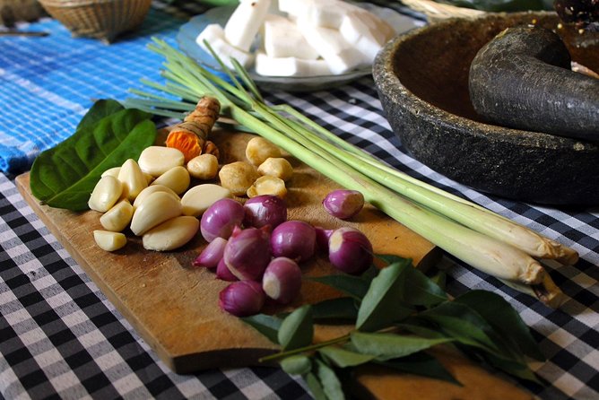 PRIVATE Authentic Balinese Cooking Class in Ubud at Putu's Home - What makes this feel authentic