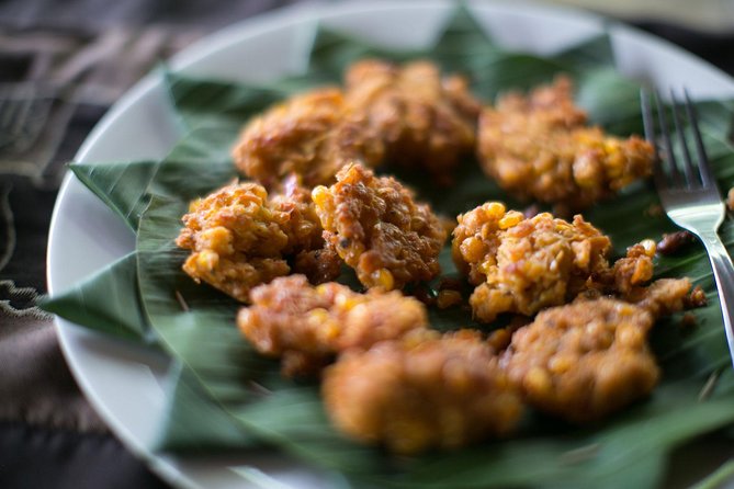 PRIVATE Balinese Cooking Class in Ubud with Dewa with Transfers - Cooking with a pestle, mortar, and wood fire