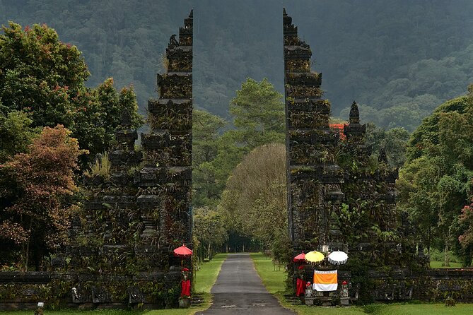Private Full-Day Handara, Ulun Danu, Jatiluwih and Tanah Lot Tour - Ulun Danu Beratan and the hour beside the lake
