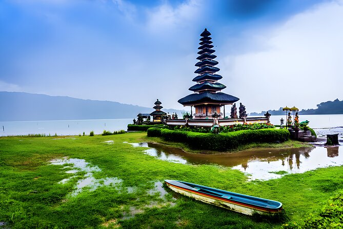 Private Full-Day Tour: Ulun Danu Beratan Temple, Jatiluwih and Tanah Lot Temple - Bedugul Market shows the agricultural side of Bali