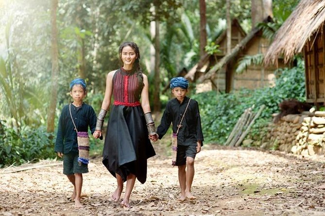 Private Tour Baduy Village - Homes, clothing, and life without electric power