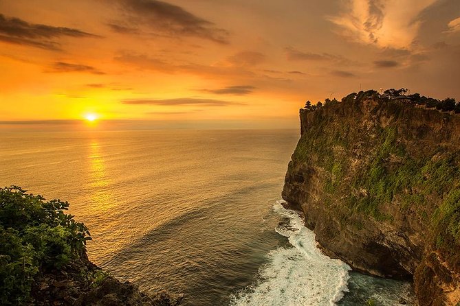 Private Tour Bali Beaches and Uluwatu Temple with Dinner - Padang Padang Beach and its rocky entrance